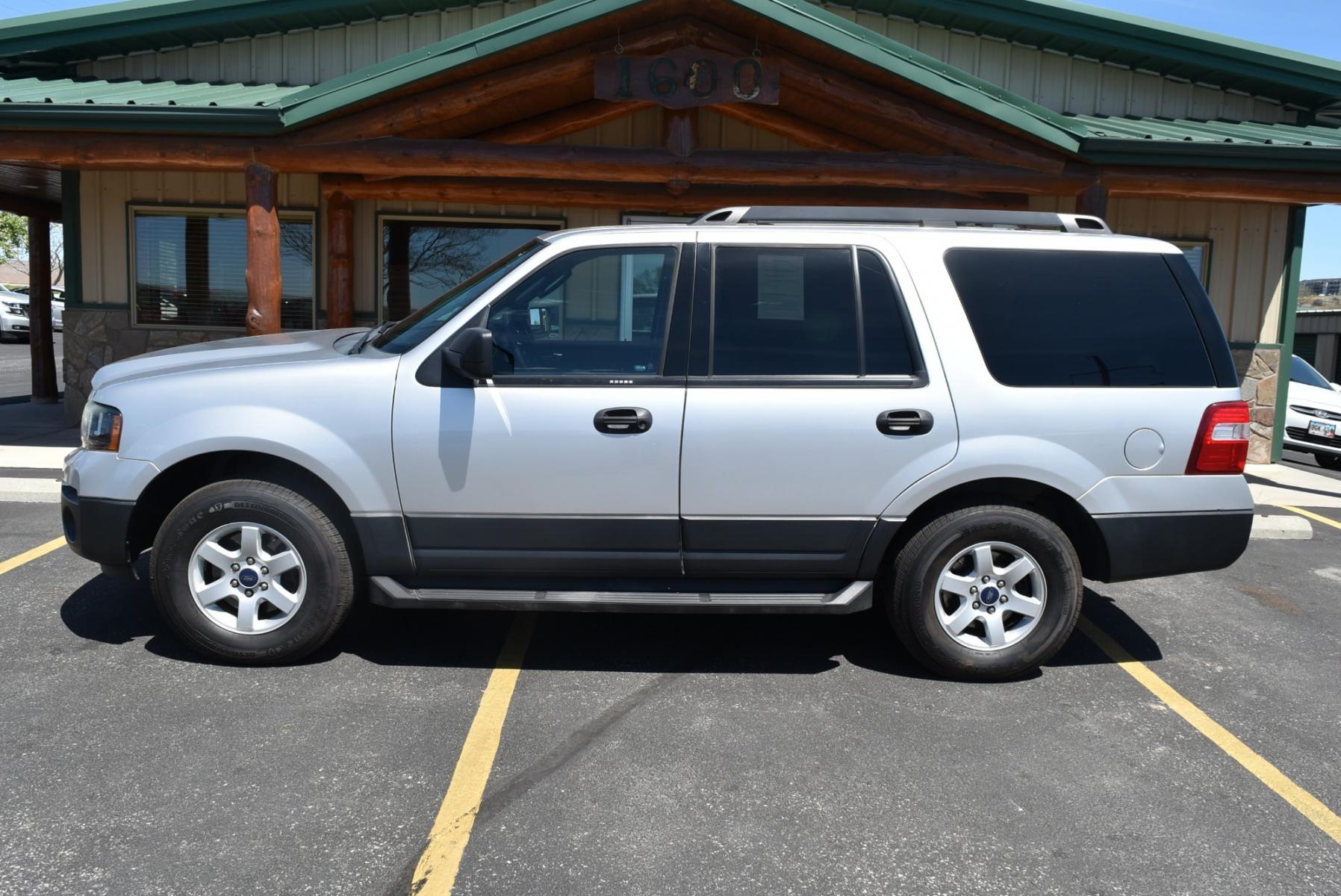 2016 Silver /Black Ford Expedition XL (1FMJU1GT0GE) with an 3.5L Twin Turbo V6 engine, 6-Speed Automatic w/ OD transmission, located at 1600 E Hwy 44, Rapid City, SD, 57703, (605) 716-7878, 44.070232, -103.171410 - Photo #3